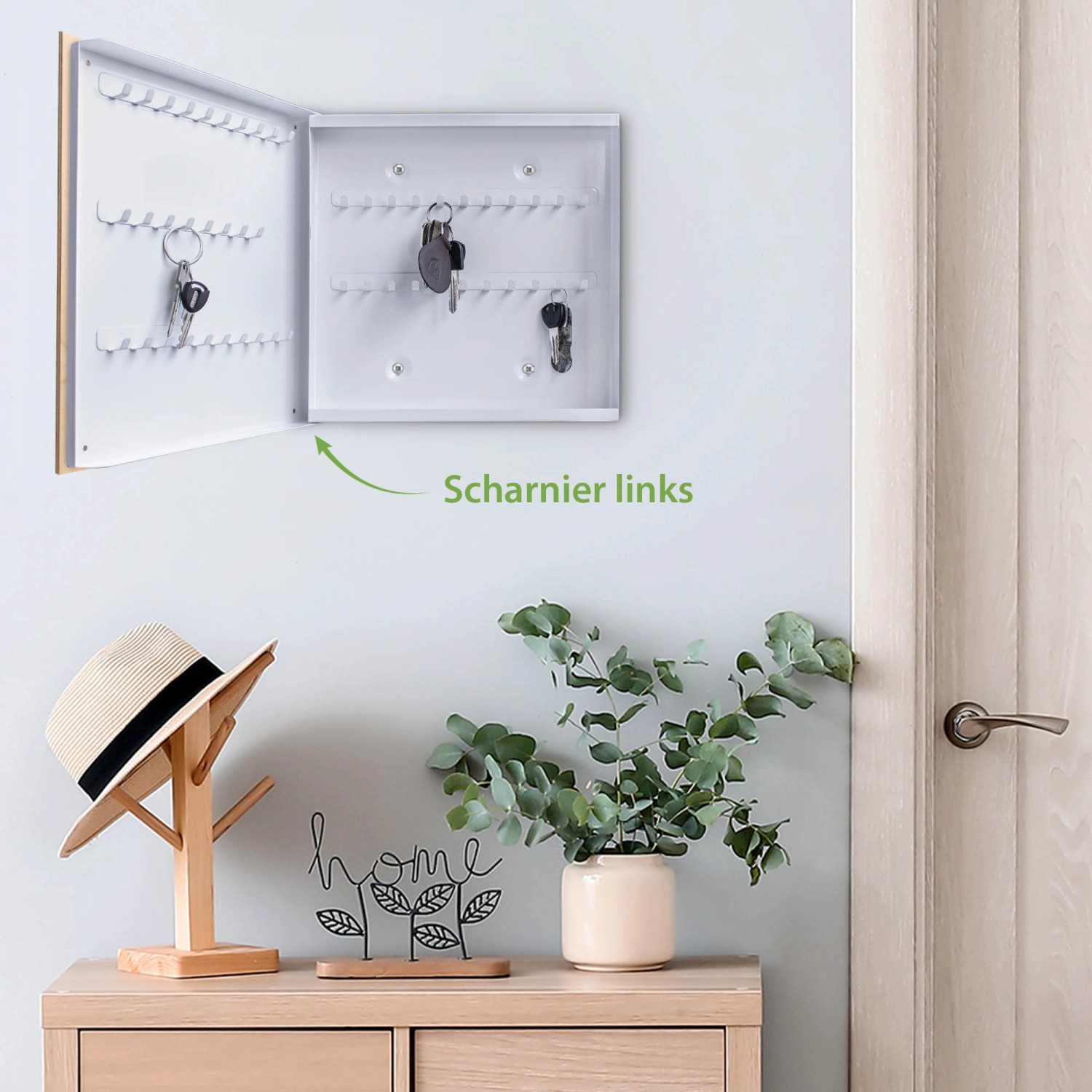 Weißer Banjado Schlüsselkasten mit Eukalyptus Motiv, Holzfront und 50 Haken zur Wandmontage.