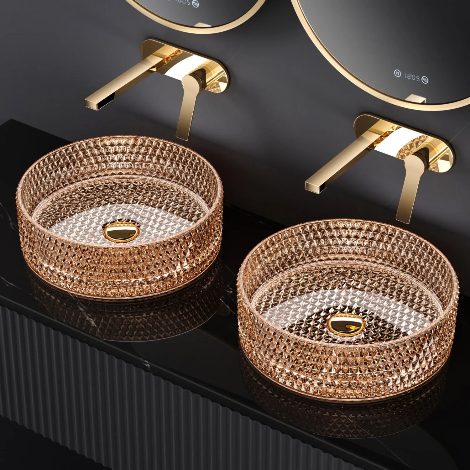 Zwei runde Emke Aufsatzwaschbecken aus roségoldenem Glas mit Armaturen auf schwarzer Oberfläche.
