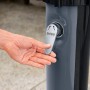 Detailaufnahme: Hand bedient Temperaturregler der Bestway Solarflow Gartendusche.