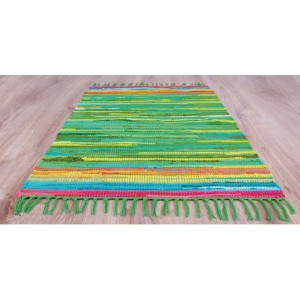 Grüner Bestlivings Flickenteppich Tonal (160x230 cm) mit bunten Streifen und Fransen. Baumwollteppich für Wohnräume.