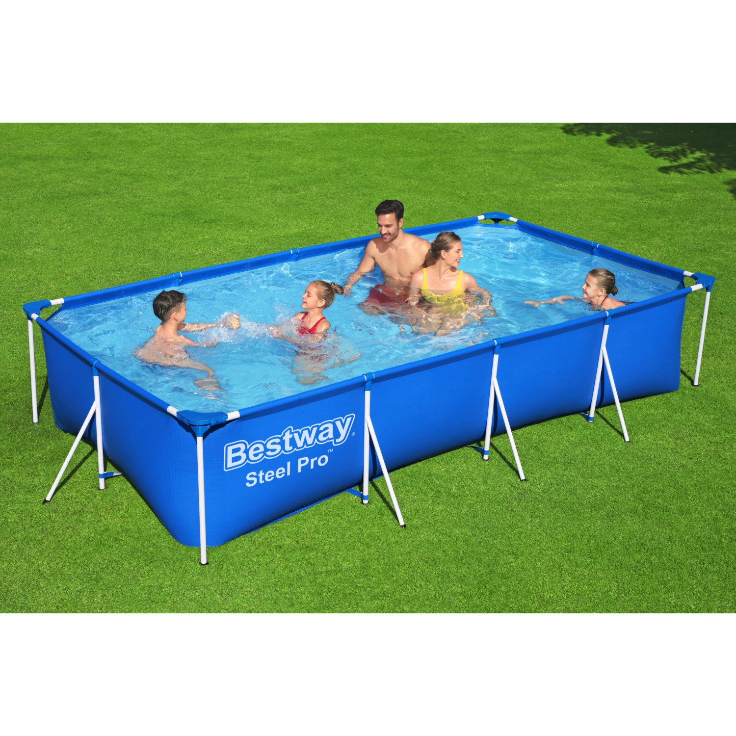 Blauer Bestway Frame Pool Steel Pro mit Familie im Garten, eckig, 400x211x81 cm.