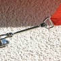 Detailaufnahme Stahlmast-Set für Sonnensegel mit Spannschloss und Wandbefestigung.