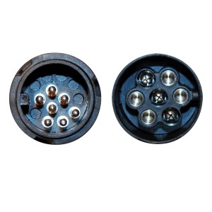 Las Kurzadapter Mini 13 auf 7-polig für PKW-Anhänger, Kunststoff, Detailansicht der Pole.