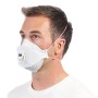 Mann mit weißer 3M Aura FFP2 Atemschutzmaske mit Cool Flow Ventil, 10er-Pack.