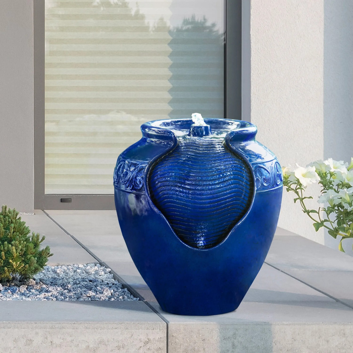 Blauer Teamson Home Gartenbrunnen in Topfform mit LED-Beleuchtung.