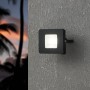 Schwarzer Eglo LED-Außenstrahler Faedo 3 an grauer Wand. Quadratische Form, modernes Design.