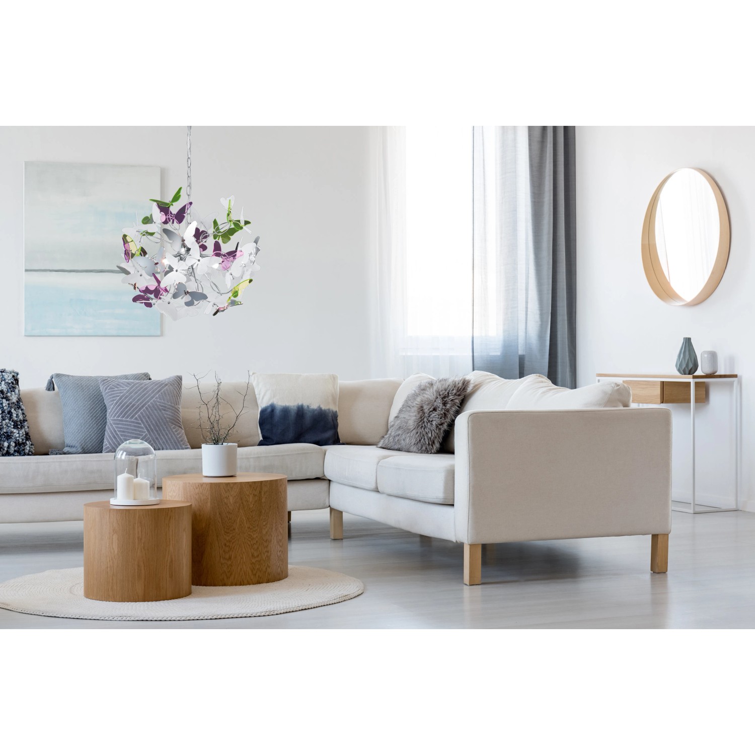 Moderne Reality Pendelleuchte Butterfly Chrom mit bunten Schmetterlingen im Wohnzimmer.