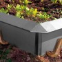 Bellissa Schneckenzaun aus Stahlblech, 20x100x7 cm, mit Schnecken am Beetrand.