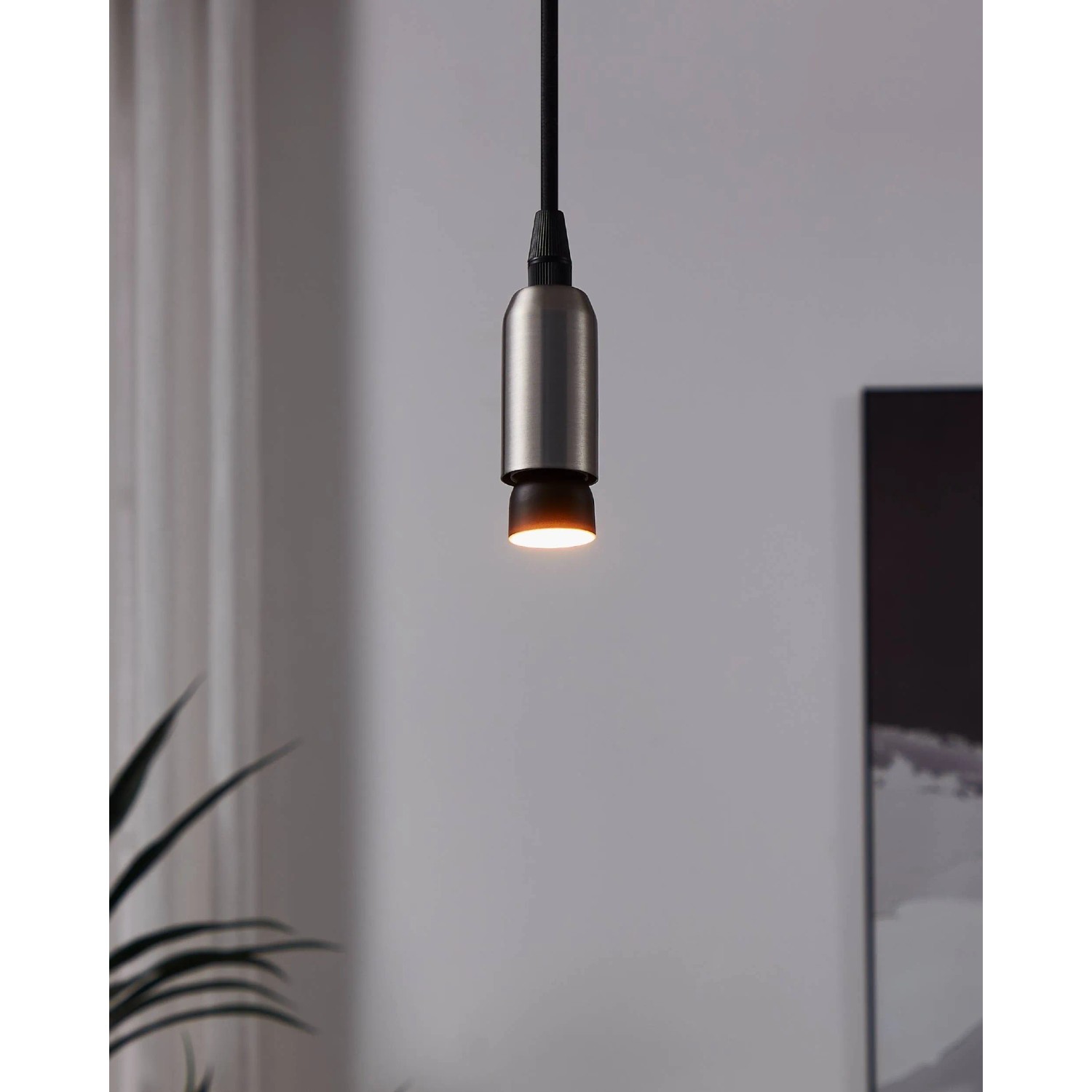 Eglo E14 LED Leuchtmittel, 3,5 W, dimmbar, mit warmweißem Licht in modernem Design.