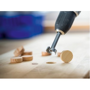 LUX Forstnerbohrer Comfort 40 mm im Einsatz: Holzbohrer für präzise Bohrungen in Holz.