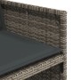 Detailansicht eines grauen Gartenstuhls aus Polyrattan mit dunklem Kissen, Teil einer 17-teiligen Essgruppe.