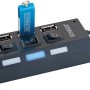 Schwaiger USB 2.0 Hub mit 4 Anschlüssen, Schalter und LED-Statusanzeige, mit eingestecktem USB-Stick.