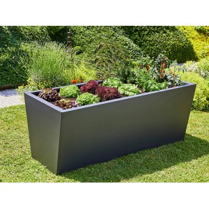Anthrazitfarbenes Gutta Hochbeet Valenta 150 aus Metall mit Bepflanzung im Garten.