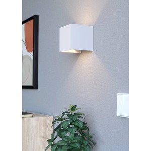 Weiße EGLO RINCINE LED Außenwandleuchte mit Sensor, quadratisch, 100x100mm.