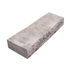 Diephaus Maximo Blockstufe Weiß-Schwarz, 100 cm, mit gebrochener Oberfläche für Gartenwege und Stufen.