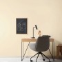 Wand in Wohliges Naturbeige von Schöner Wohnen, einladender Arbeitsplatz mit Schreibtisch und Bürostuhl.