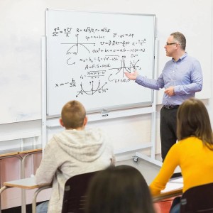Costway Doppelseitiges Mobiles Whiteboard Weiß 120 x 90 cm
