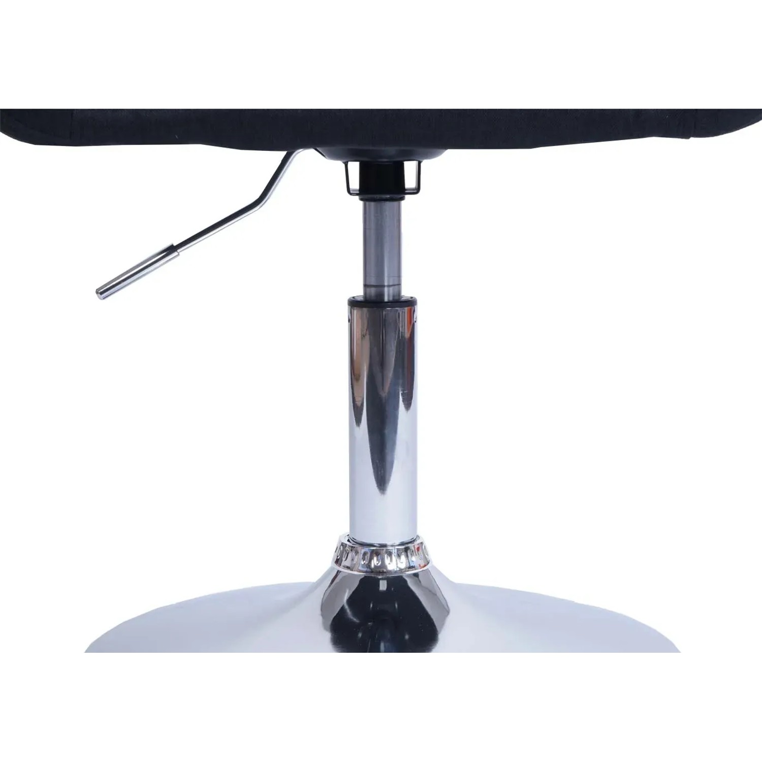 Detailaufnahme: Anthrazitfarbener MCW Esszimmerstuhl mit verchromtem Fuß und Höhenverstellung.