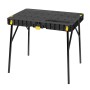 Stanley Essential Werkbank, einklappbar, mit schwarzer Arbeitsfläche und gelben Details.