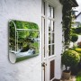 Weißer Design Briefkasten mit Bach-Motiv und Zeitungsfach. Ideal für Wand- oder Zaunmontage.