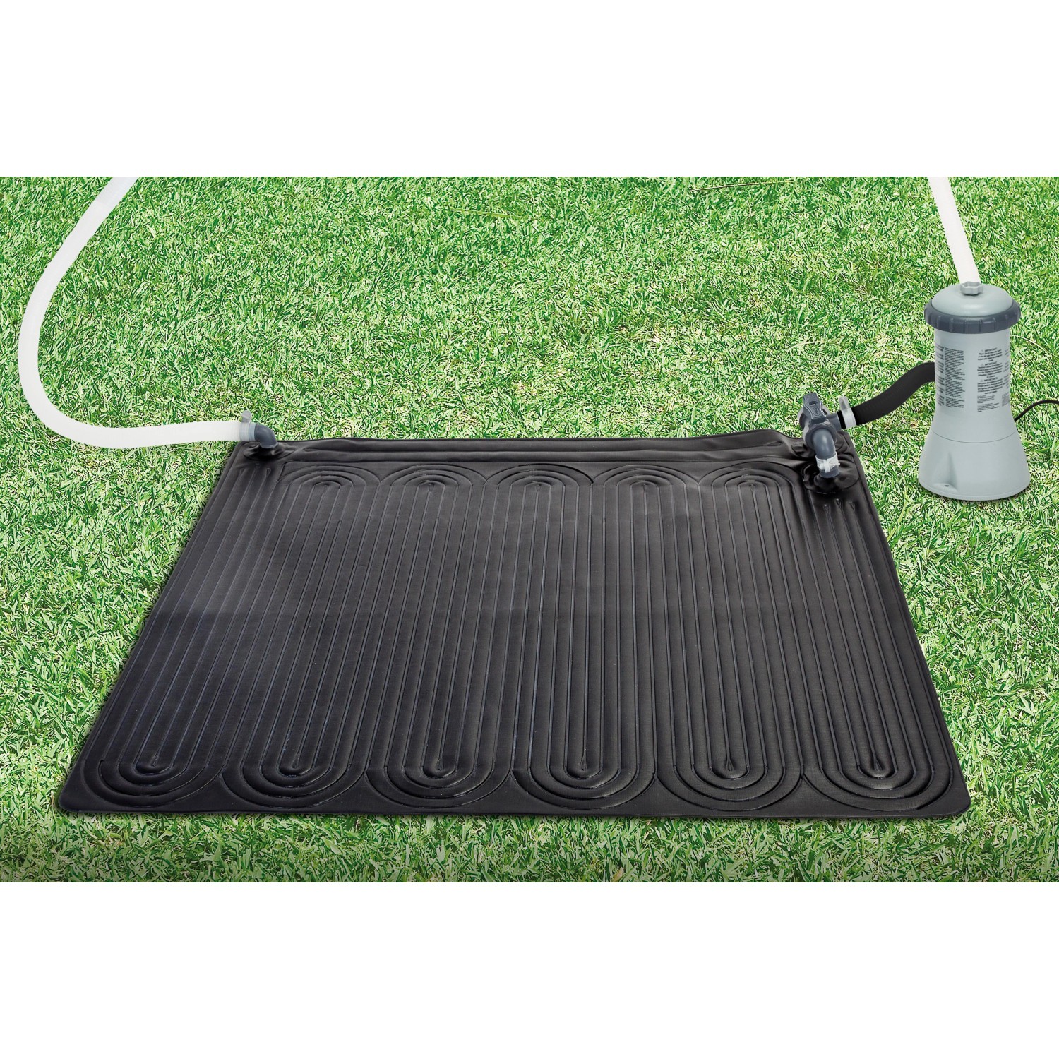 Intex Solarmatte 120x120 cm auf Rasen mit Pumpe, zur Poolheizung.