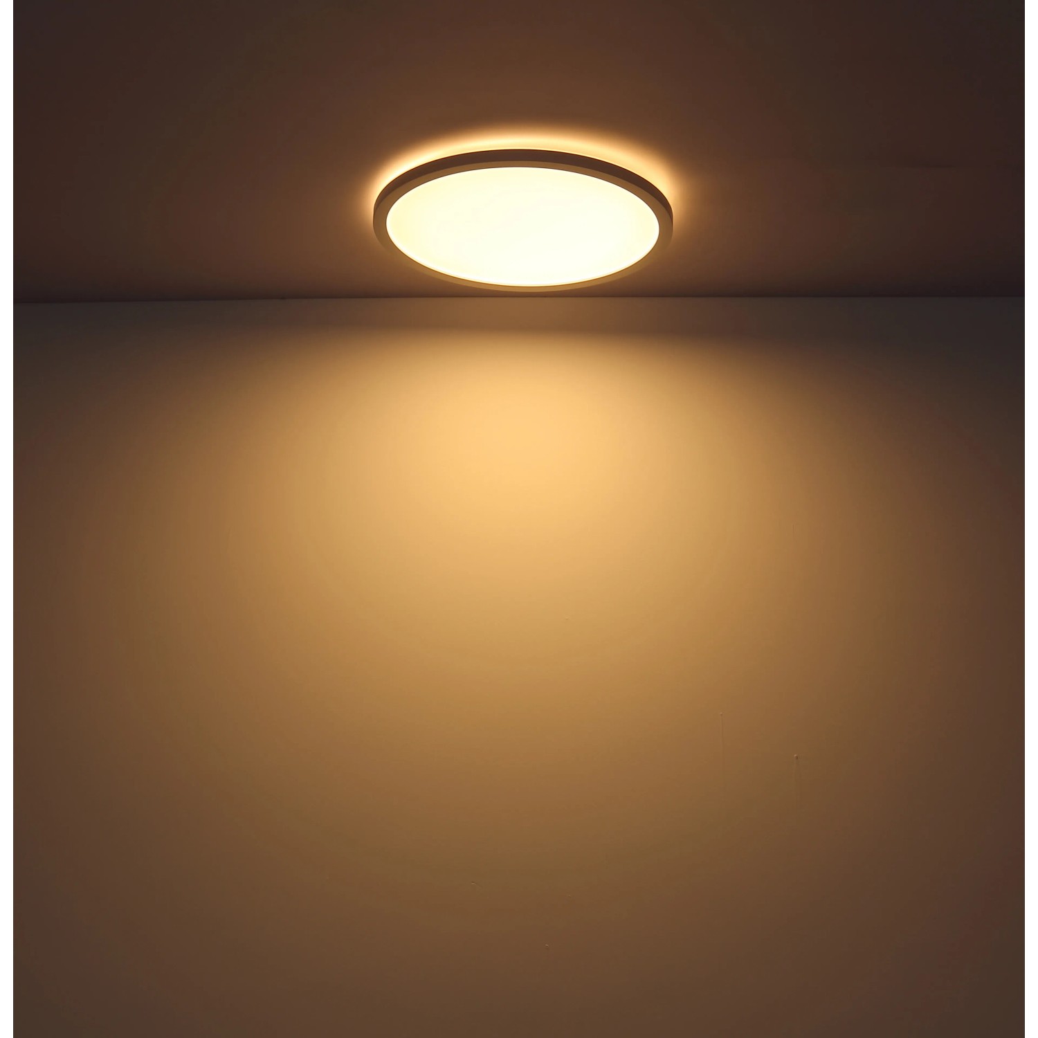 Weiße, runde LED Deckenleuchte Sapana (Ø 29,4 cm) für Bad oder andere Räume.