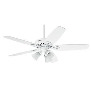 Weißer HUNTER FANS Deckenventilator Builder Plus 132 cm mit Beleuchtung und Zugketten.