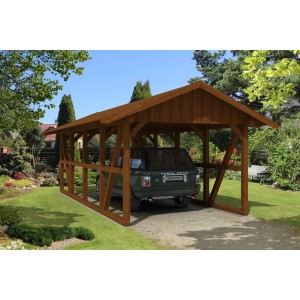 Skan Holz Carport Schwarzwald Nuss, Fachwerk-Bauweise mit Dachschalung und Auto.