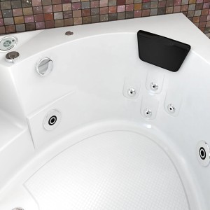 Detailansicht: AquaVapore Whirlpool W06R-SC 152x152cm mit Nackenkissen und Düsen.