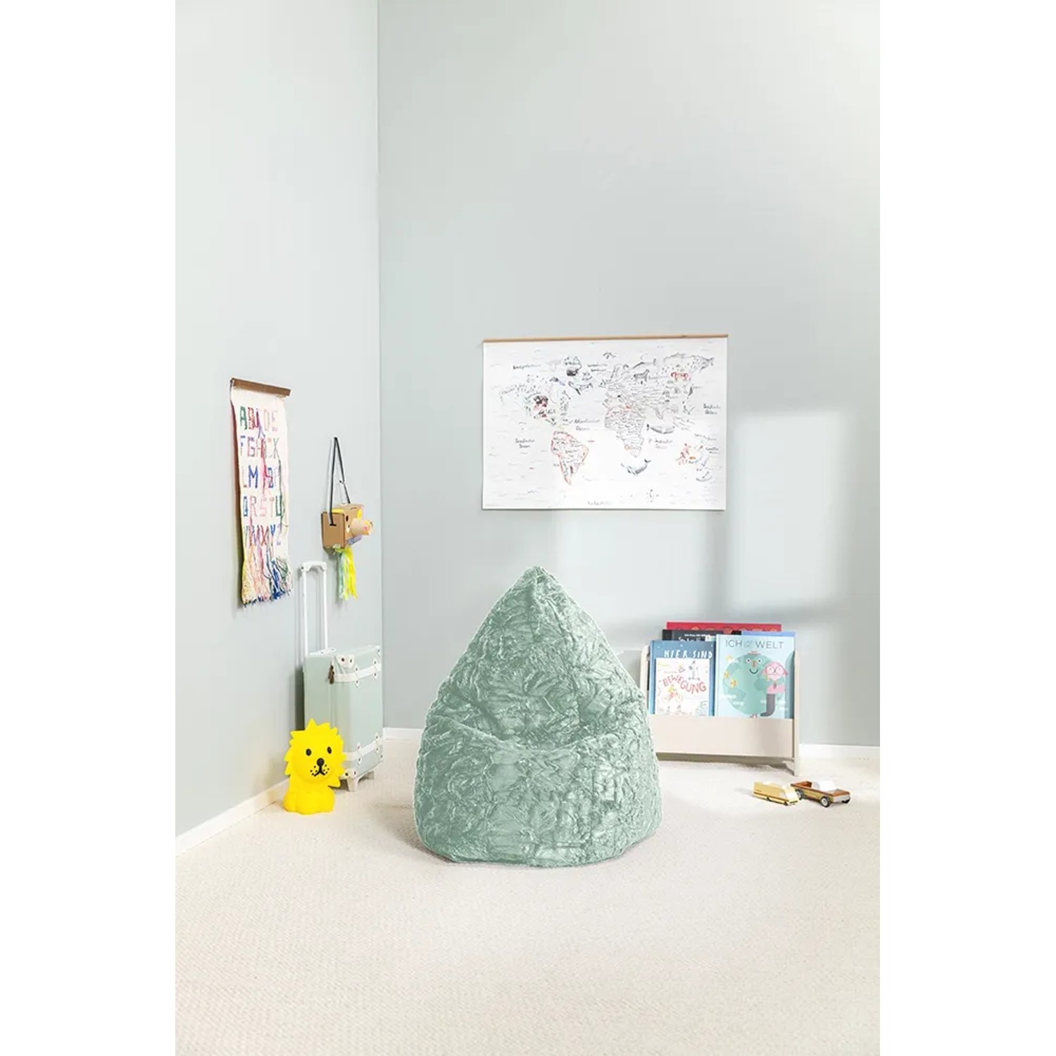 Sitzsack "Fluffy" in Salbei, 120 l, für Kinderzimmer. Bequemer, waschbarer Bezug mit Seitentasche.