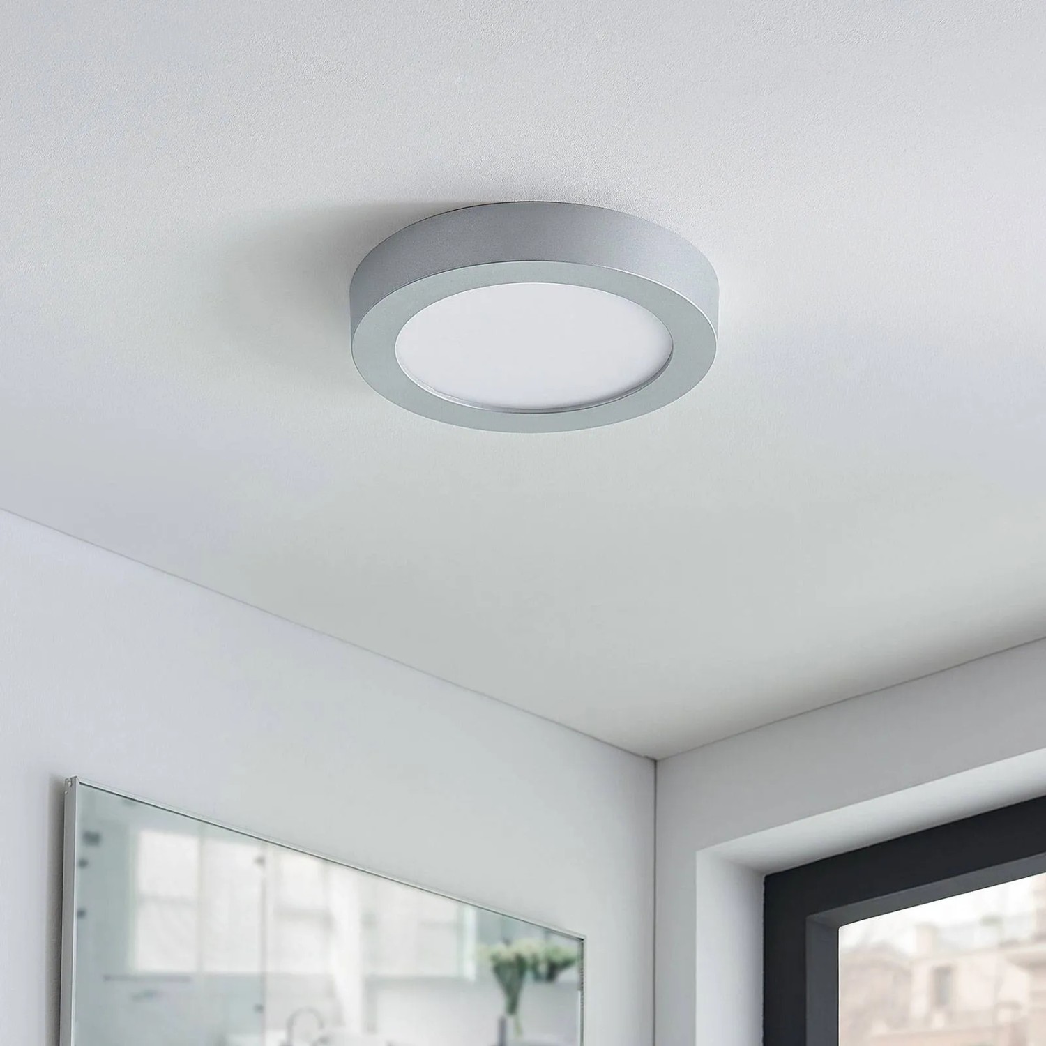 Moderne, runde LED Deckenlampe Marlo in Alu, geeignet für Bad und Feuchträume.