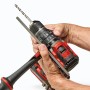 Einhell Akku-Schlagbohrschrauber TP-CD 18/120 mit Bohrer und Zusatzhandgriff in Händen.