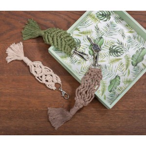 Makramee Schlüsselanhänger in Mauve, Beige und Grün, gefertigt aus Glorex Makramee Rope.