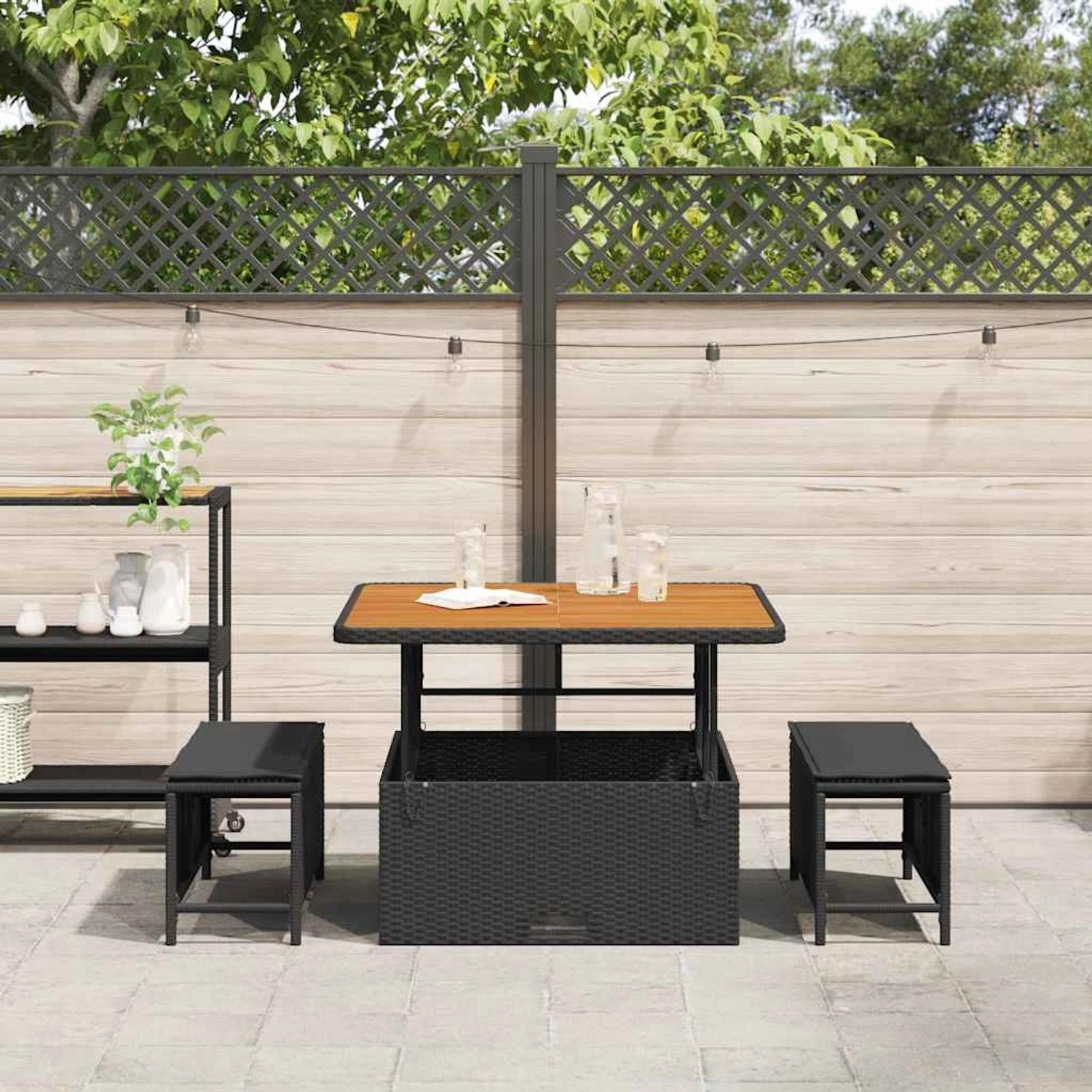 Schwarze 3-tlg. vidaXL Garten Essgruppe aus Poly Rattan mit Tisch und Hockern.