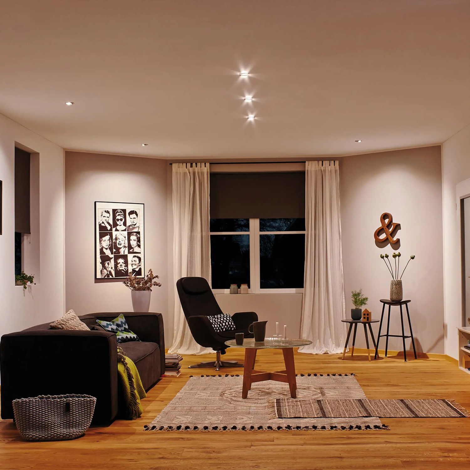 Wohnzimmer mit Paulmann LED-Einbaustrahler 3er Set Chrom matt, schwenkbar.