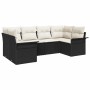 Schwarzes 6-teiliges Garten-Sofa-Set aus Poly Rattan mit hellen Kissen.