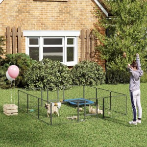PawHut Freilaufgehege aus Metall mit 12 Paneelen im Garten, Hunde spielen darin, Person interagiert.
