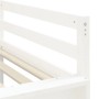 Detailansicht: Weißes Kinderhochbett aus Kiefernholz, Teil einer Betten-Kollektion.