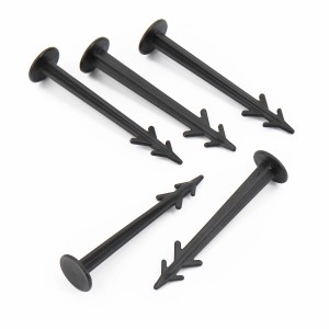 Schwarze Aquagart Erdanker aus Kunststoff für Unkrautvlies und Gartenvlies.