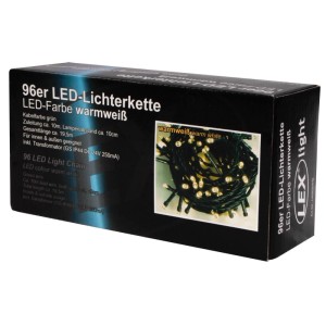 Lex 96er LED Lichterkette warmweiß, grünes Kabel, für innen & außen, auf schwarzer Box.