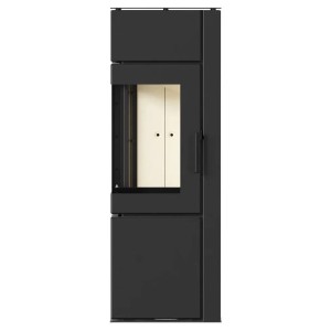 Schwarzer ILDNORD Eck-Kaminofen ODYN 8 kW mit Acumotte Brennraum und großer Eckscheibe.