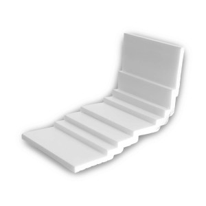 Musterstück einer weißen PROFHOME Eckleiste/Deckenleiste, ca. 10 cm lang.