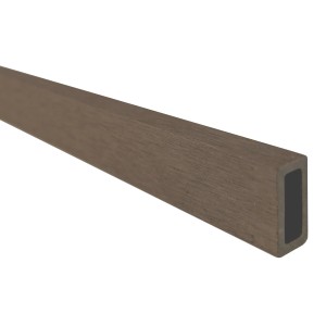 Detailaufnahme einer schokobraunen WPC Lamelle für GartenLand Air Gap Zaun, Steckzaun System.