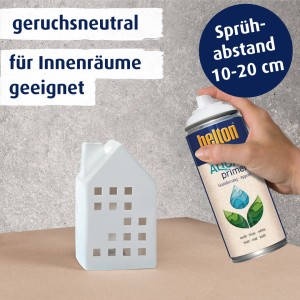 Belton Free AQUAprimer Grundierung Weiß matt 400ml mit Deko-Haus und Hand beim Sprühen.