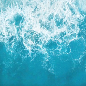 Komar Fototapete The Shore: Türkisblaues Meer mit weißen Wellen.
