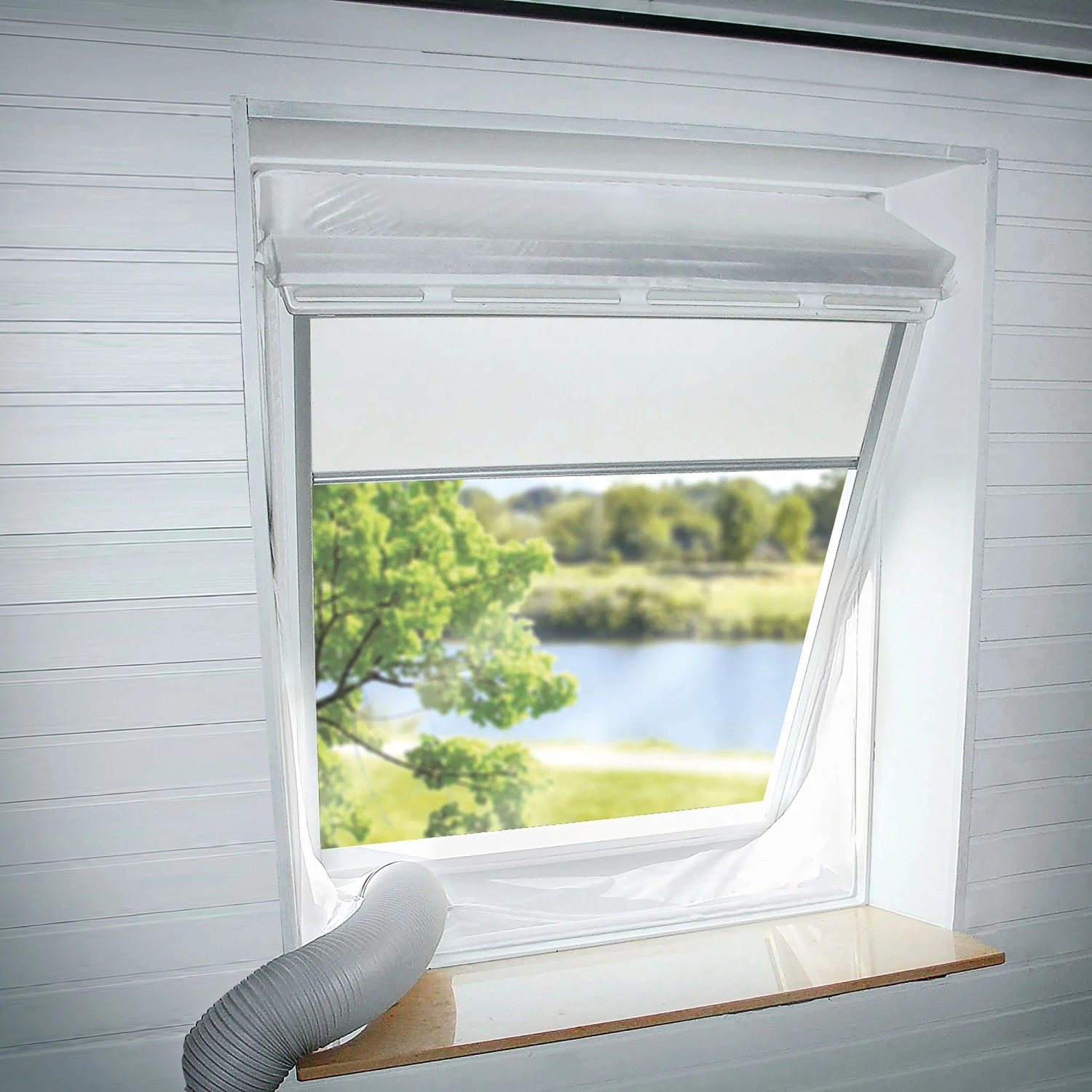 Hot Air Stop Fensterabdichtung für Dachfenster mit Klimagerät-Schlauch in weiß.