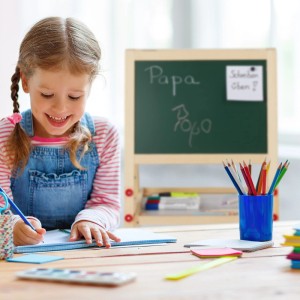 Relaxdays Standtafel Kinder mit Whiteboard Holz Natur Weiß Grün Höhenverstellbar Magnetisch 77 cm x 39 cm x 44,5 cm