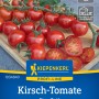 Kiepenkerl Kirschtomate Nimo Rot F1-Hybride: Kleine, rote, süße Tomaten an Rispen auf einer Holzunterlage.