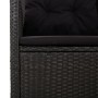 Detailaufnahme: Schwarzes Gartenmöbel-Set aus Polyrattan mit Kissen.