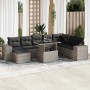 Graue 9-teilige Garten-Sofagarnitur aus Polyrattan mit Tisch und Kissen.
